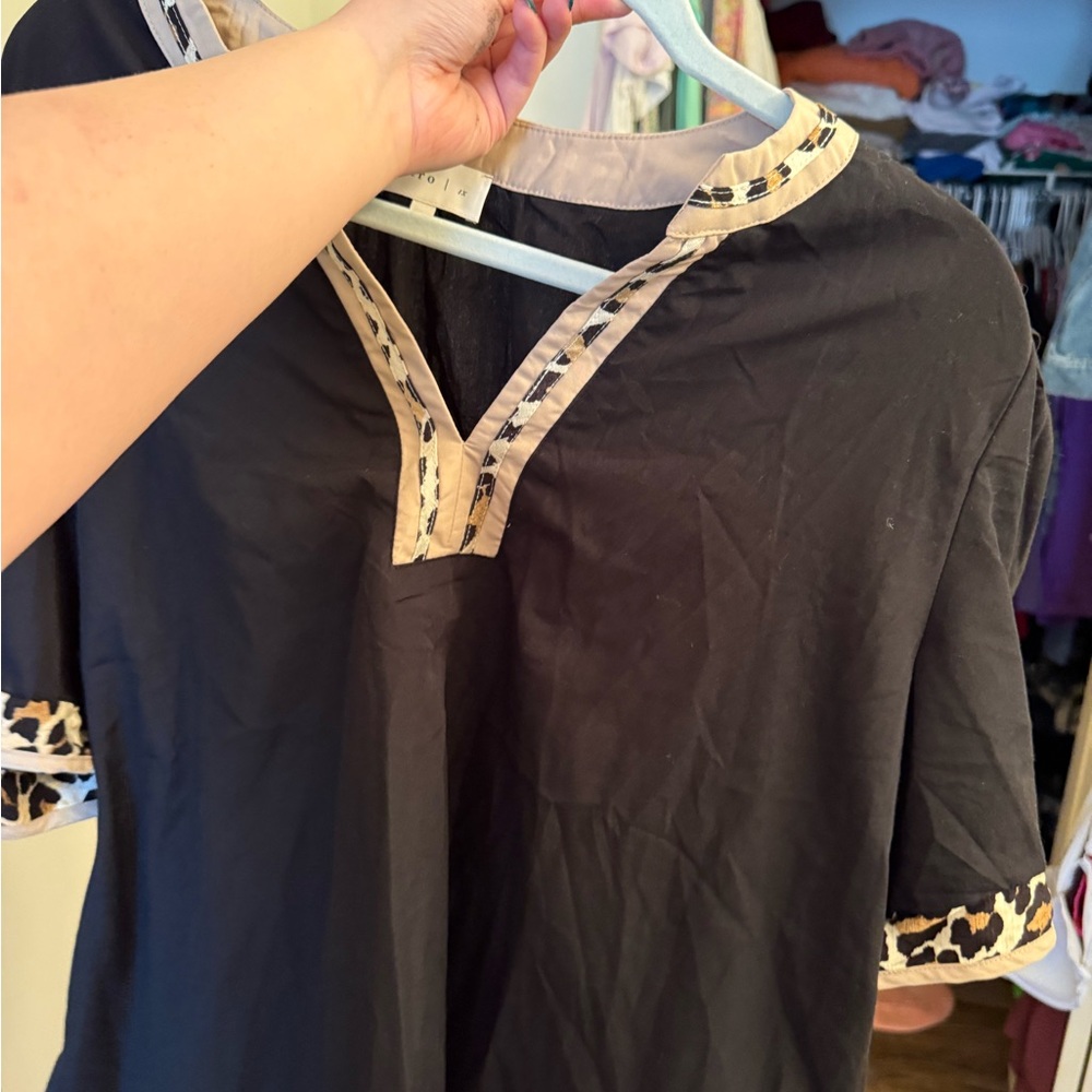 entro Black Short-Sleeve Tunic with Leopard-Trim Accents - Picture 2 of 7